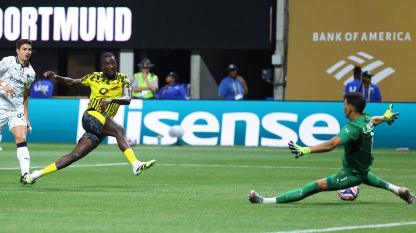Serhou Guirassy faz os dois gols alemães da partida (Foto: Charly TRIBALLEAU / AFP)