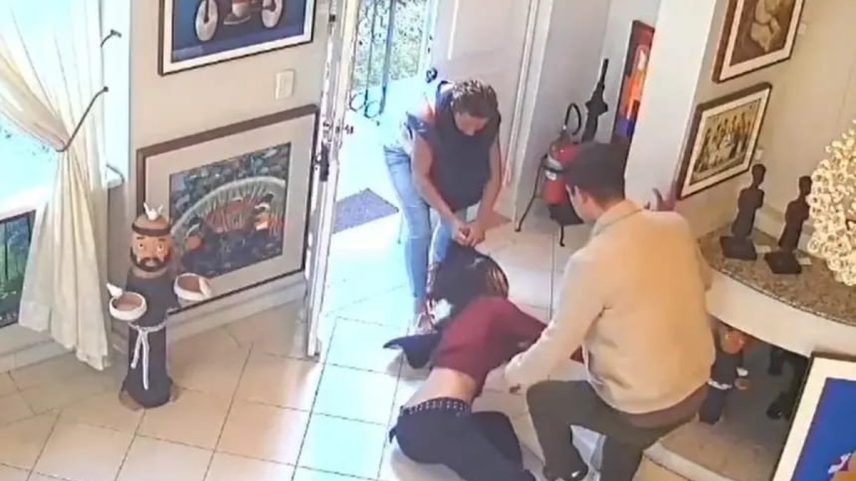Jovem é agredida no centro de Curitiba (PR) por uma estranha (Foto: Reprodução/Redes Sociais)
