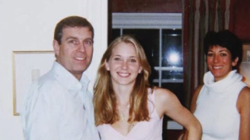 Imagem sem data do príncipe Andrés de Inglaterra ao lado da vítima Virginia Giuffre, supostamente quando ela ainda era menor de idade, e Ghislaine Maxwell. (Foto: US Department of Justice (PA / Cordon Press))