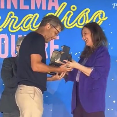 Wagner Moura é premiado como melhor ator em Cannes no Museu do Louvre