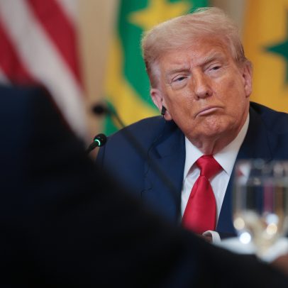 Trump aumenta tarifa mínima para 15% e propõe limite de 50%
