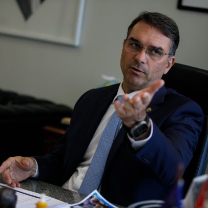 Flávio Bolsonaro se destaca como forte candidato à presidência da direita em 2026