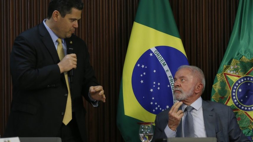Presidente do Senado, Davi Alcolumbre, ao lado do presidente Luiz Inácio Lula da Silva — Foto: Cristiano Mariz/Agência O Globo/21-05-2025