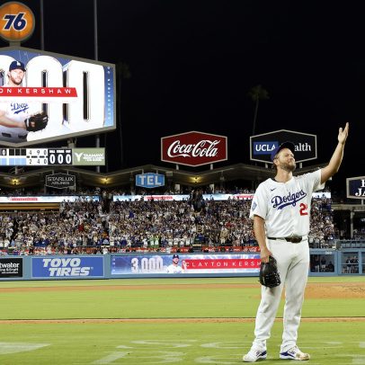 Kershaw alcança 3.000 strikeouts e recebe homenagem emocionante na partida