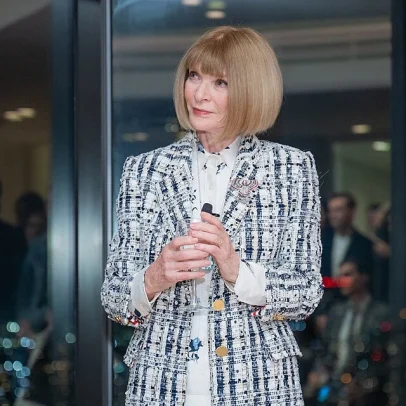 Anna Wintour transforma a Vogue americana em ícone da moda global