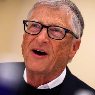 Bill Gates critica cortes da USAID e pede reversão urgente das medidas de Trump