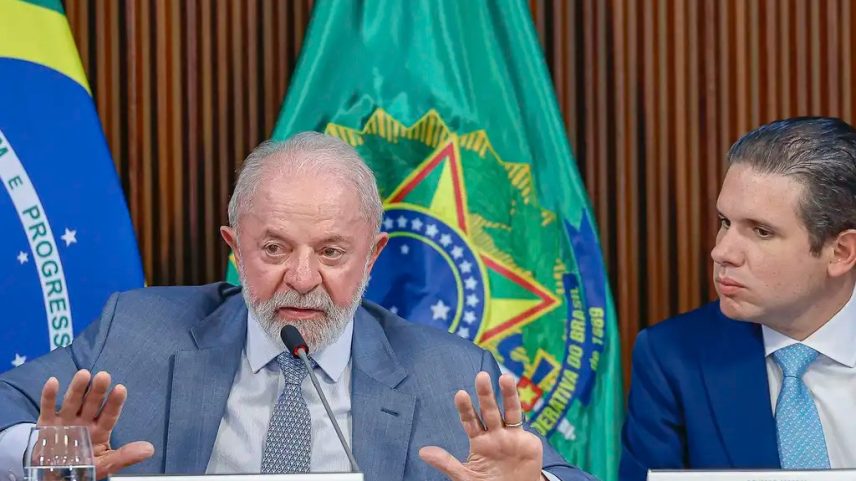 residente da República, Luiz Inácio Lula da Silva, acompanhado do presidente da Câmara dos Deputados, Hugo Motta (Foto: Ricardo Stuckert/PR)