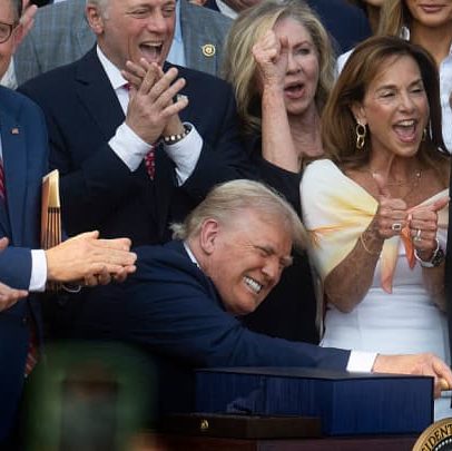 Trump aprova projeto de lei que altera empréstimos estudantis, impostos e Medicaid