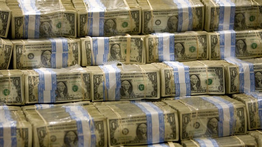 Região não ficou imune ao comportamento global da moeda americana, com uma deterioração estrutural que a levou a níveis não vistos em três anos (Foto: Bloomberg/Bloomberg Creative Photos)