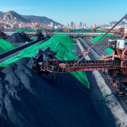 China enfrenta desafios para transitar de combustíveis fósseis para energias renováveis