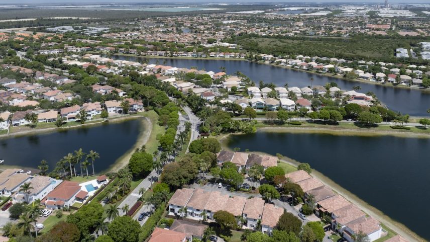 Residências na região de Miami: Flórida segue como o maior mercado de compradores estrangeiros. (Foto: Marco Bello/Bloomberg)