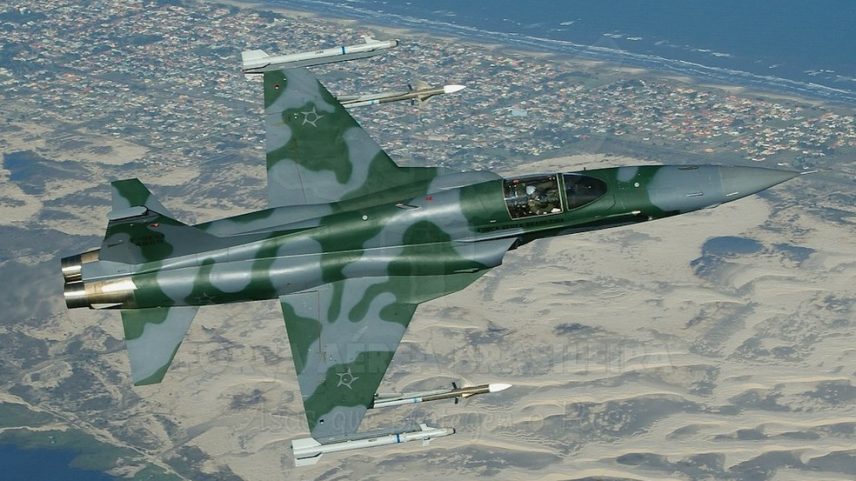 Caça acoplado com míssil que será usado pela FAB na cúpula do Brics (Foto: Reprodução)
