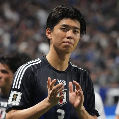 Tottenham anuncia a contratação do defensor japonês Kota Takai