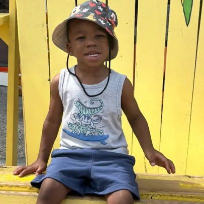 Menino de 3 anos morre após ser esquecido em carro por cinco horas nos EUA