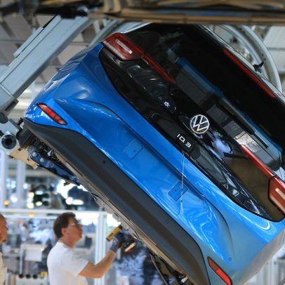 Volkswagen reduz previsões anuais devido a impacto de US$ 1,5 bi das tarifas de Trump