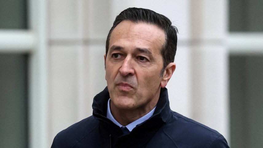 Hernan Lopez, ex-executivo de uma emissora de TV, foi condenado sob acusação de pagar propina para garantir direitos de transmissão de torneios de futebol (Foto: Brendan McDermid - 2.mar.23/Reuters)