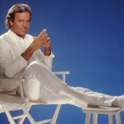 Julho chegou e a internet se diverte com os melhores memes de Julio Iglesias