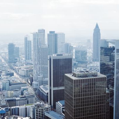 Bancos europeus registram melhor primeiro semestre desde 1997, mas desafios persistem