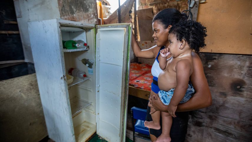 Famílias como a de Valquíria Alfredo, em Alagoas, sentiram os efeitos do avanço da fome na pandemia, que afetou 2,6 milhões no estado, segundo o Inquérito Nacional sobre Insegurança Alimentar no Contexto da Pandemia da Covid-19 no Brasil (Foto: Itawi Albuquerque/Folhapress)