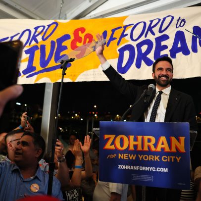 Aliados de Mamdani tentam desafiar Hakeem Jeffries nas primárias de Nova York