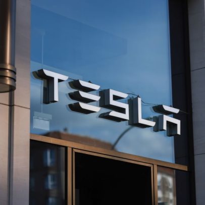 Tarifas antidumping de grafite chinês afetam Tesla e setor de baterias