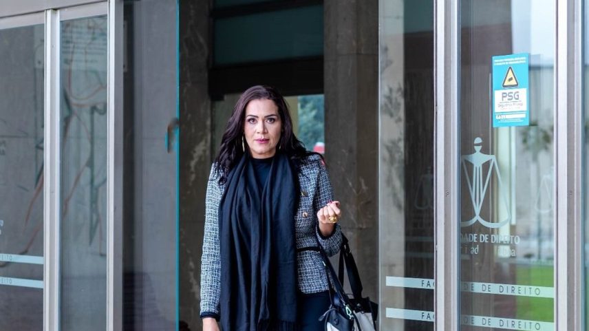 Advogada Erica Acosta na Faculdade de Direito da Universidade de Lisboa (Foto: Luciana Rodrigues/Divulgação)