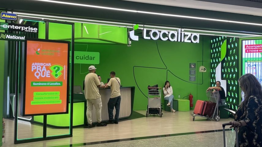 Unidade da Localiza na aeroporto de Congonhas, em São Paulo: empresa busca melhorar resultados em diferentes verticais de negócios (Foto: Bloomberg Línea)