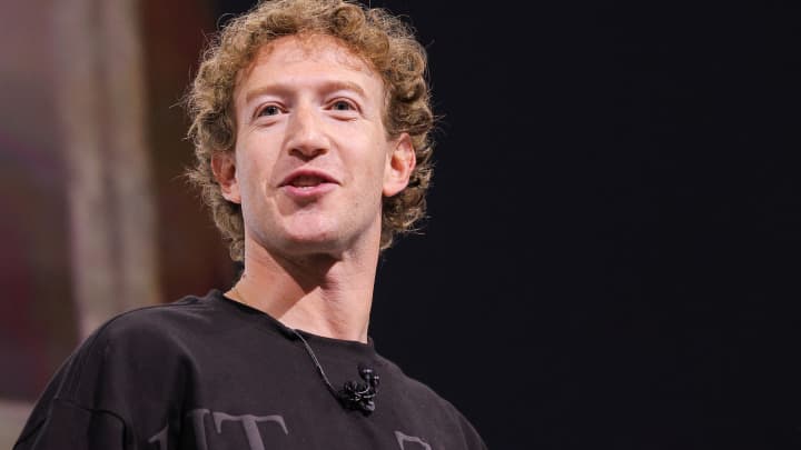 Mark Zuckerberg, CEO da Meta, faz um discurso principal durante o evento anual Meta Connect, na sede da empresa em Menlo Park, Califórnia, em 25 de setembro de 2024. (Foto: Manuel Orbegozo | Reuters)