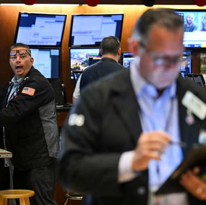 Futuros de ações permanecem estáveis após S&P 500 atingir novo recorde histórico