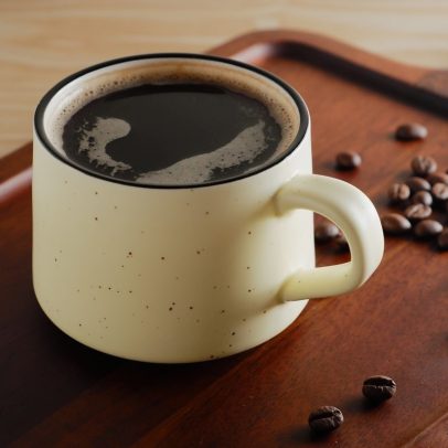 Café pode prejudicar seu sono mesmo horas após o consumo, revela estudo