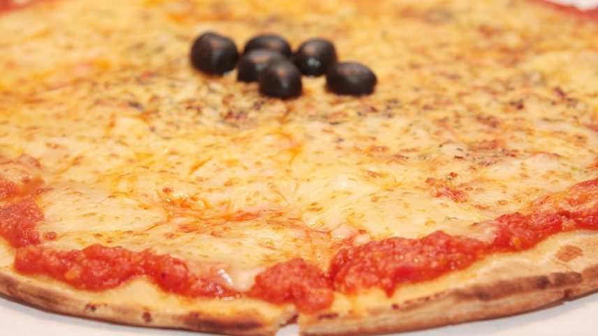Aquela pizza de muçarela de toda sexta-feira. Vai um pedaço aí, leitor? (Foto: Marcos Santos/USP imagens)