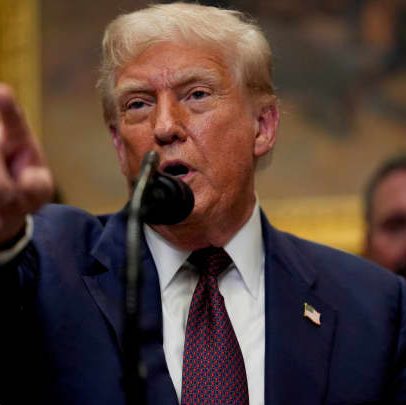 Trump impõe tarifas de 40% sobre produtos transbordados antes do prazo final