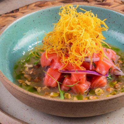 Aprenda a preparar ceviche de salmão com molho de caju como um chef peruano