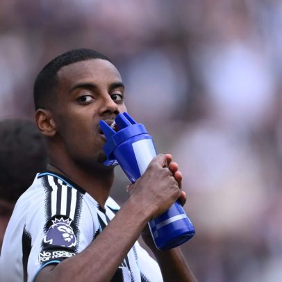 Alexander Isak treina na Real Sociedad enquanto futuro no Newcastle é incerto
