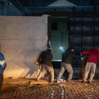 Porto Alegre reabre comportas após recuo das águas do lago Guaíba