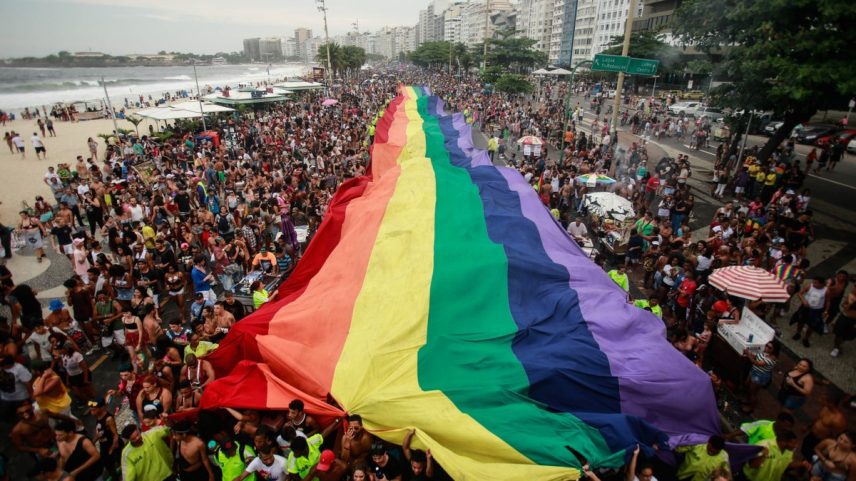 A Parada LGBT+ em Copacabana, Zona Sul do Rio (Foto: Brenno Carvalho/O Globo)