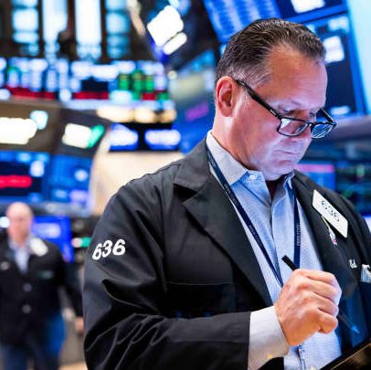 Futuros de ações permanecem estáveis enquanto Wall Street aguarda relatório de empregos