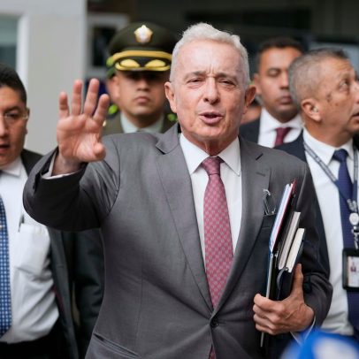 Álvaro Uribe defende sua absolvição e afirma que pediu apenas verificações