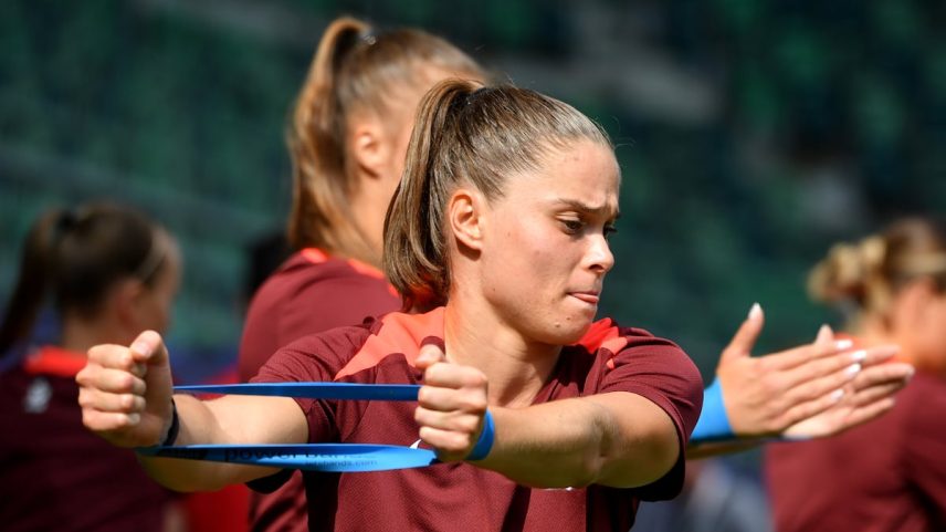 Ewa Pajor durante o treinamento com a seleção da Polônia nesta quinta-feira. (Foto: Chris Ricco - UEFA via Getty Images)