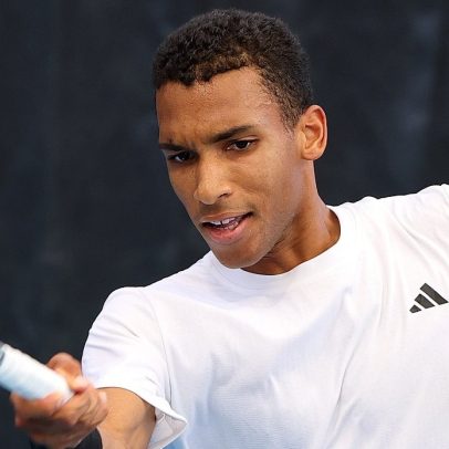 Aliassime critica desempenho fraco no saque e é eliminado na estreia