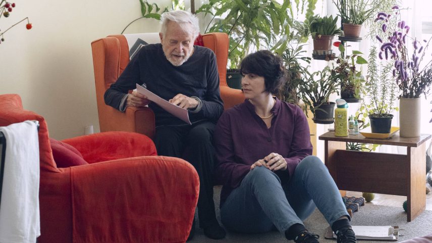 Jean-Claude Bernardet e Sabina Anzuategui, autores de 'Viver o Medo - Uma Novela Pornô-Gourmet', da Companhia das Letras (Foto: Renato Parada/Divulgação)