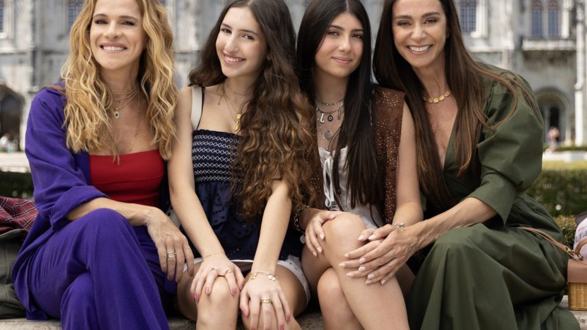 Ingrid Guimarães e Mônica Martelli posam com Giulia Benite e Gabi Amaral (Foto: Divulgação/Desireé do Valle)