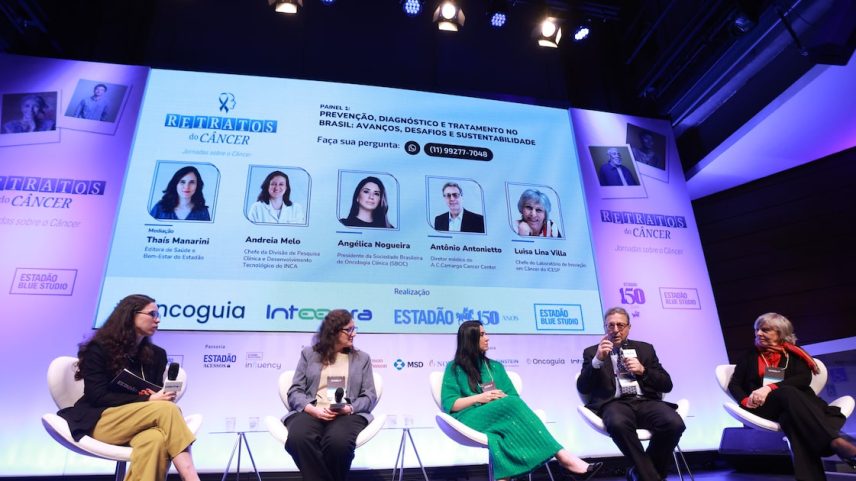 Evento "Retratos do Câncer", realizado pelo Estadão Blue Studio no Unibes Cultural, em São Paulo, conta com diversos painéis com especialistas em oncologia. Na foto, o painel "Prevenção, diagnóstico e tratamento no Brasil: avanços, desafios e sustentabilidade". (Foto: Tiago Queiroz/Estadão)