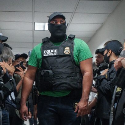 Democratas querem proibir agentes de imigração de ocultar o rosto durante ações