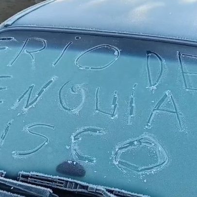 Frio intenso no RS provoca roupas congeladas e gelo em mangueiras