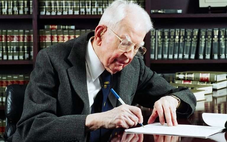 Ronald Coase (Faculdade de Direito da Universidade de Chicago/Reprodução)