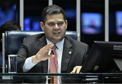 Alcolumbre acelera promulgação do aumento de deputados se Lula não sancionar