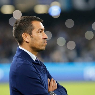 Giovanni van Bronckhorst é nomeado assistente do Liverpool em nova reformulação técnica