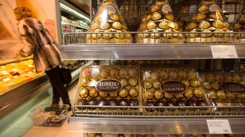 A experiência do consumidor, que vai da embalagem ao posicionamento em loja, é pensada de forma estratégica pela Ferrero (Foto: Andrey Rudakov/Bloomberg)