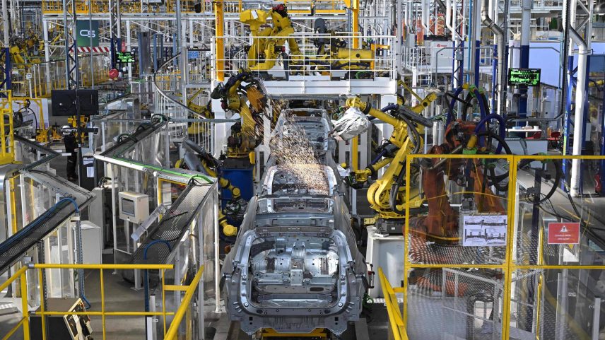 Fábrica da Citroen, marca da Stellantis, na França; conglomerado vai suspender investimento em projeto de hidrogênio (Foto: Damien Meyer - 3.jul.2025/AFP)